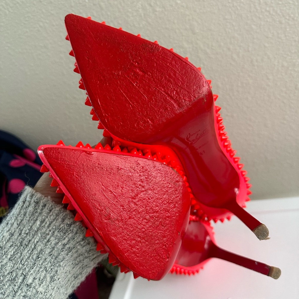 Christian Louboutin - Picture 5 of 8